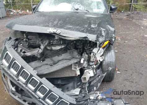 2021 Jeep Compass Latitude 4X4 z USA, uszkodzony, nr VIN 3C4NJDBB4MT506951